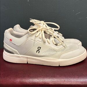 On “The Roger” men’s sneaker, size 9